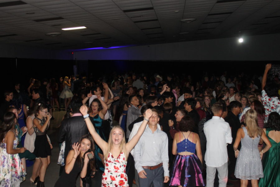 Students in the Hornet Ballroom enjoy dancing with friends at the homecoming dance.